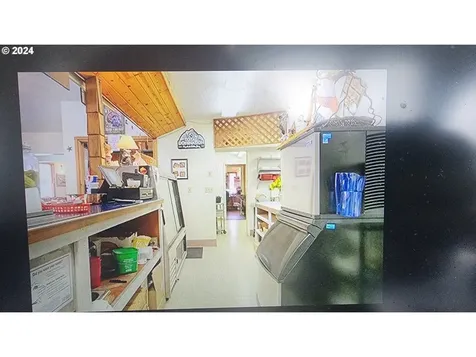 224 N Main Street Canyonville OR 97417