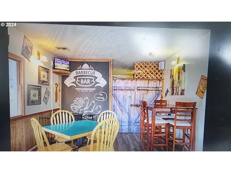 224 N Main Street Canyonville OR 97417