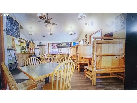 224 N Main Street Canyonville OR 97417