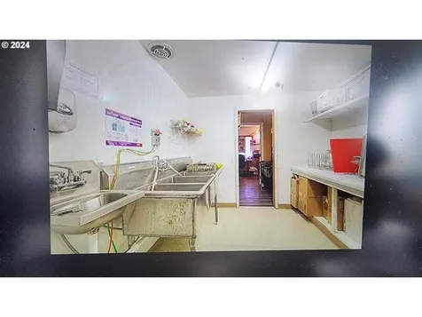 224 N Main Street Canyonville OR 97417