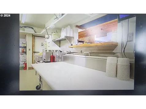 224 N Main Street Canyonville OR 97417