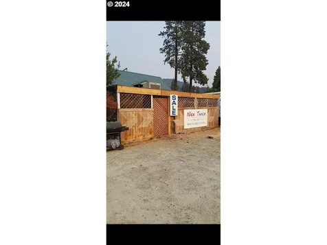 224 N Main Street Canyonville OR 97417