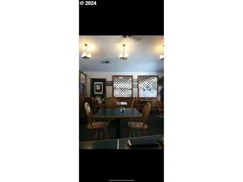 224 N Main Street Canyonville OR 97417