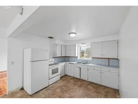 960 Maryland Avenue Coos Bay OR 97420