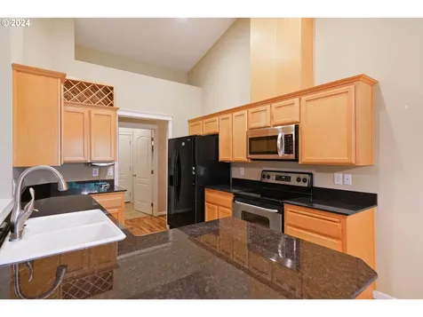 915 Pioneer Drive Silverton OR 97381