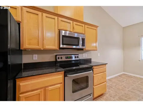 915 Pioneer Drive Silverton OR 97381