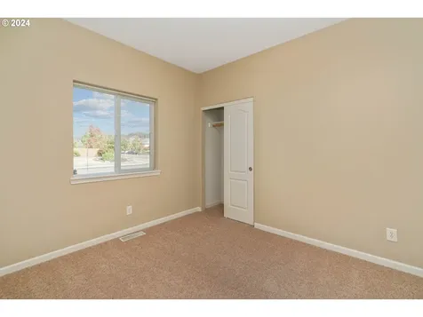 915 Pioneer Drive Silverton OR 97381
