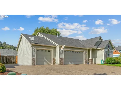 915 Pioneer Drive Silverton OR 97381