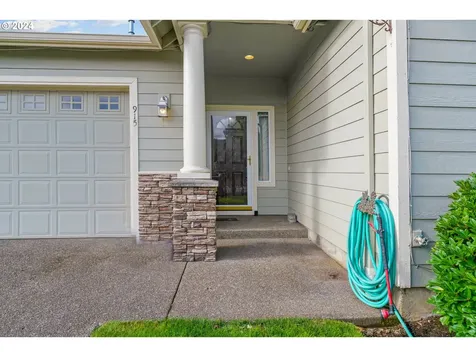 915 Pioneer Drive Silverton OR 97381