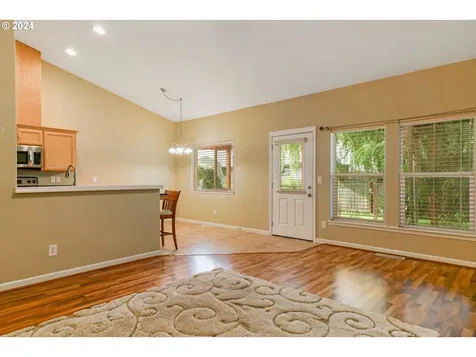 915 Pioneer Drive Silverton OR 97381