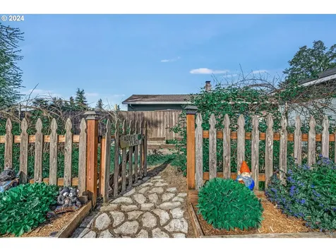 158 Barker Avenue Oregon City OR 97045