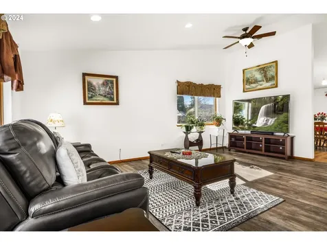 158 Barker Avenue Oregon City OR 97045