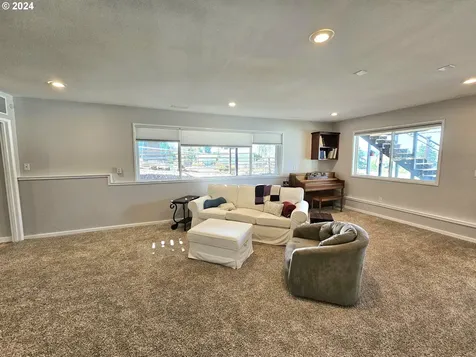 415 Patricia Drive Gladstone OR 97027