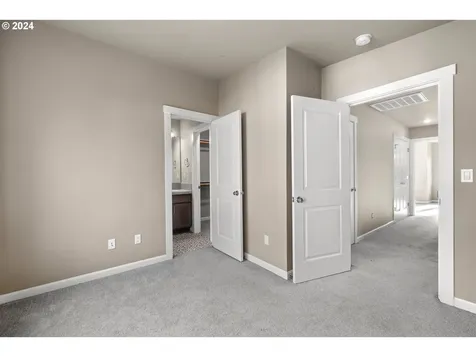 8827 SW Thorn Street Portland OR 97223