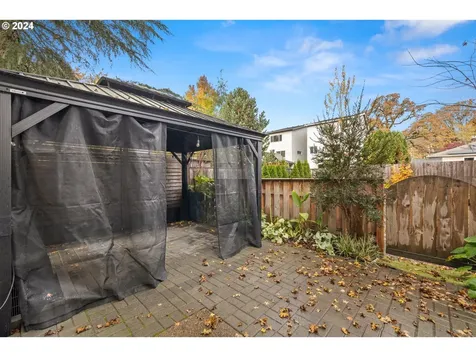 8827 SW Thorn Street Portland OR 97223