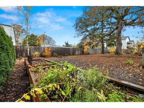 8827 SW Thorn Street Portland OR 97223