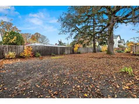 8827 SW Thorn Street Portland OR 97223