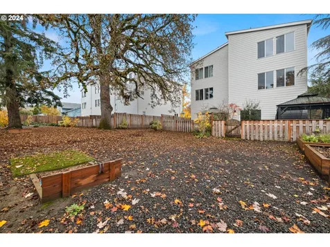 8827 SW Thorn Street Portland OR 97223