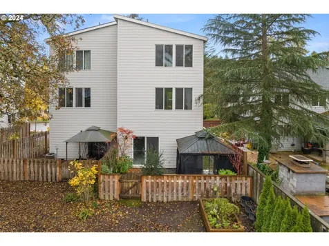 8827 SW Thorn Street Portland OR 97223