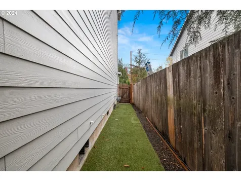 8827 SW Thorn Street Portland OR 97223