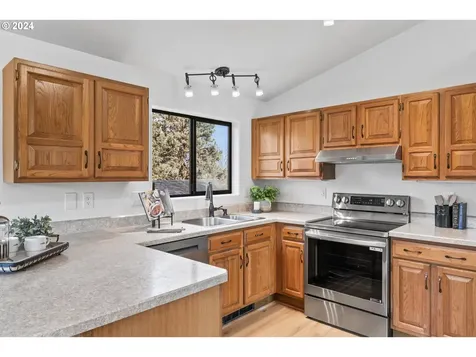 1894 NE Diablo Way Bend OR 97701