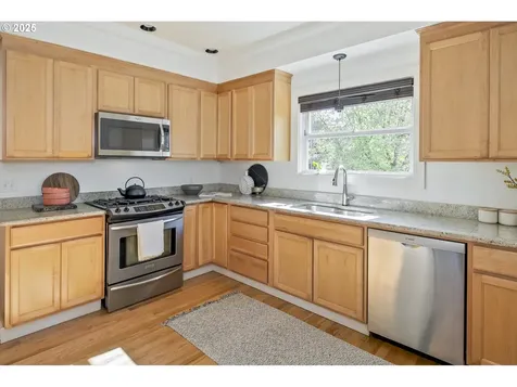 6304 N Burrage Avenue Portland OR 97217