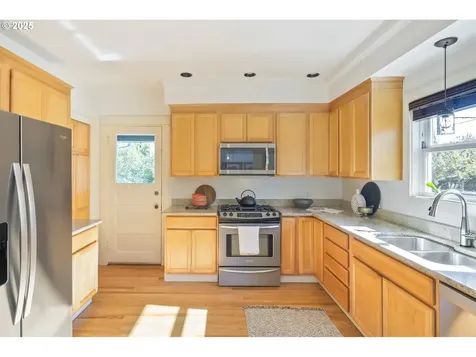 6304 N Burrage Avenue Portland OR 97217