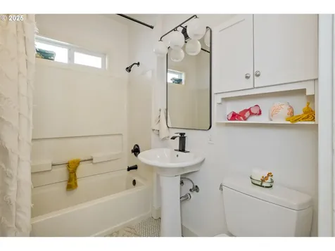 6304 N Burrage Avenue Portland OR 97217