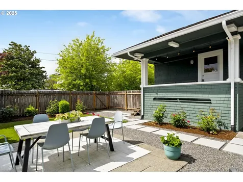 6304 N Burrage Avenue Portland OR 97217