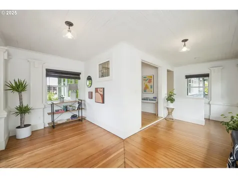 6304 N Burrage Avenue Portland OR 97217