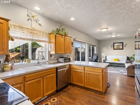 4997 Midland Court NE Salem OR 97305