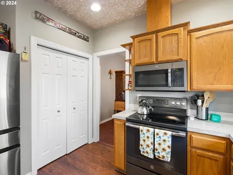 4997 Midland Court NE Salem OR 97305