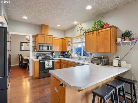 4997 Midland Court NE Salem OR 97305