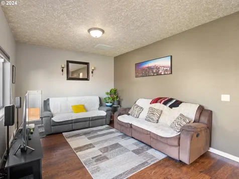 4997 Midland Court NE Salem OR 97305
