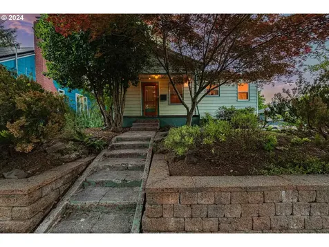 7723 SE Clay Street Portland OR 97215