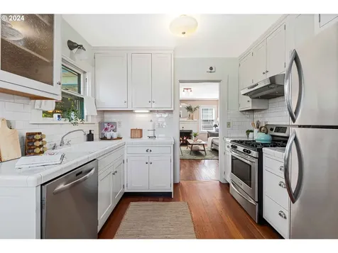7723 SE Clay Street Portland OR 97215