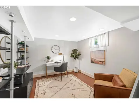 7723 SE Clay Street Portland OR 97215