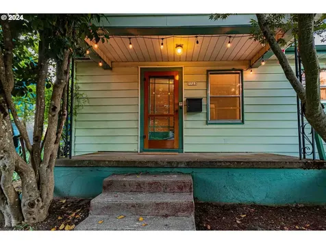 7723 SE Clay Street Portland OR 97215