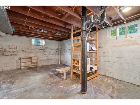 7723 SE Clay Street Portland OR 97215
