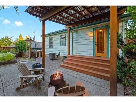 7723 SE Clay Street Portland OR 97215