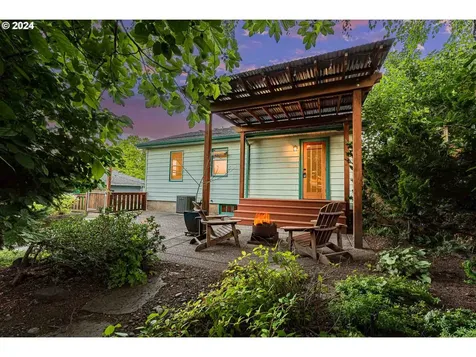 7723 SE Clay Street Portland OR 97215