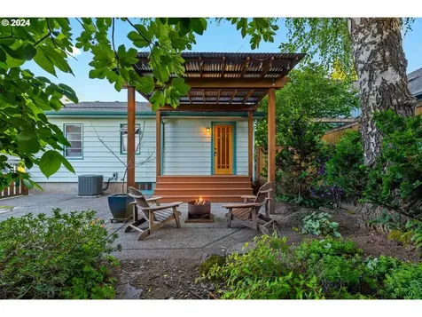 7723 SE Clay Street Portland OR 97215