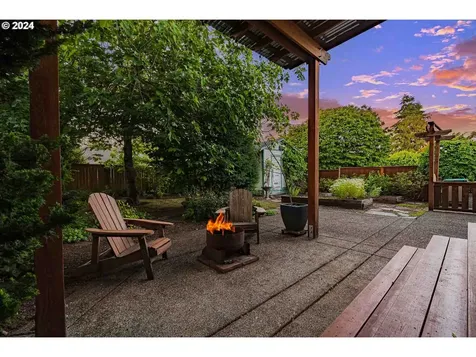 7723 SE Clay Street Portland OR 97215