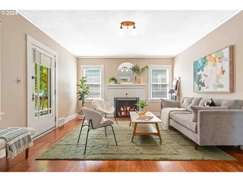 7723 SE Clay Street Portland OR 97215