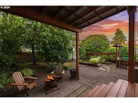 7723 SE Clay Street Portland OR 97215