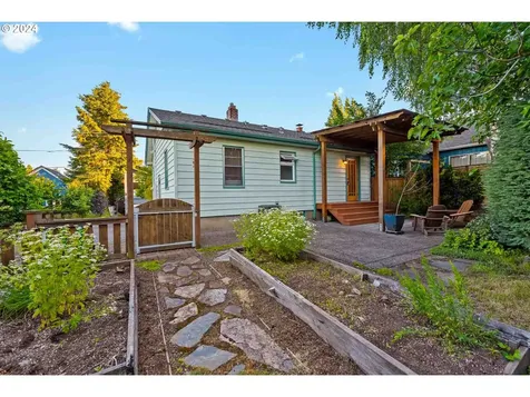 7723 SE Clay Street Portland OR 97215