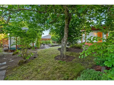 7723 SE Clay Street Portland OR 97215