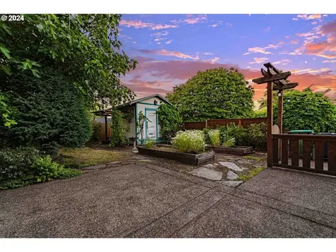7723 SE Clay Street Portland OR 97215
