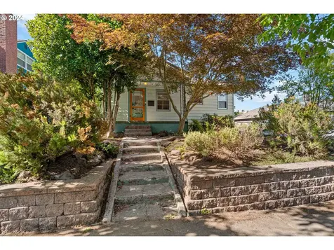 7723 SE Clay Street Portland OR 97215