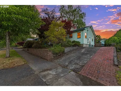 7723 SE Clay Street Portland OR 97215